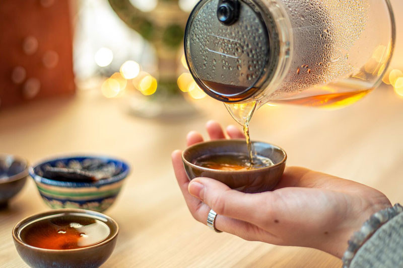 Uống trà xanh sau khi ăn cháo trứng gà có thể cản trở hấp thu dưỡng chất do tanin.