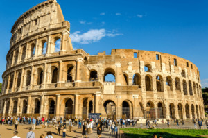 Đấu trường La Mã Colosseum tại Italia, biểu tượng kiến trúc cổ đại và di tích lịch sử quan trọng