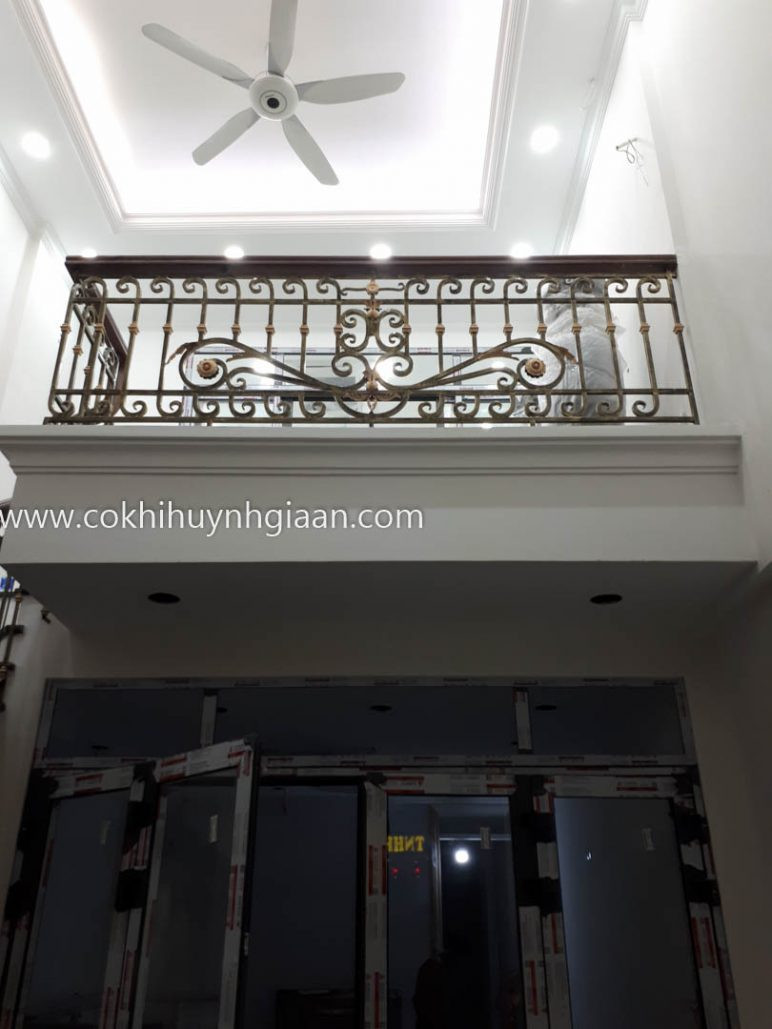 Mẫu lan can ban công sắt mỹ thuật cho nhà phố