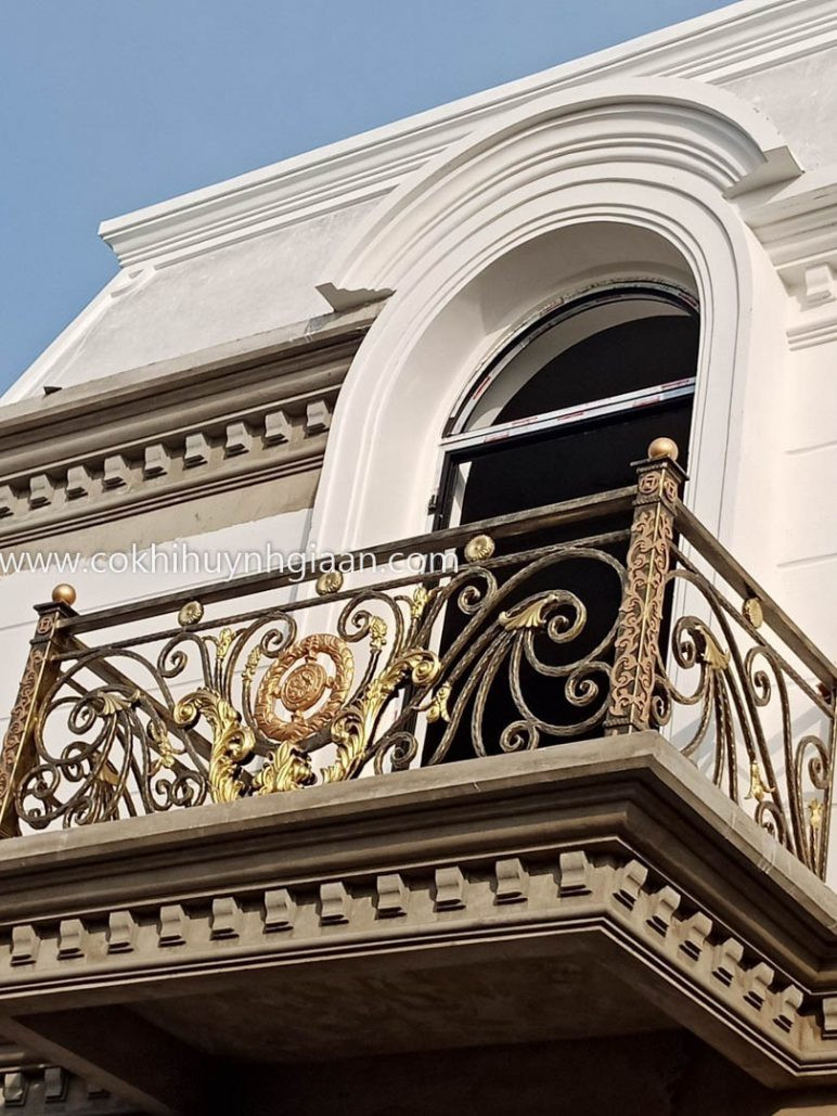Mẫu ban công sắt uốn mỹ thuật họa tiết hoa lá 014