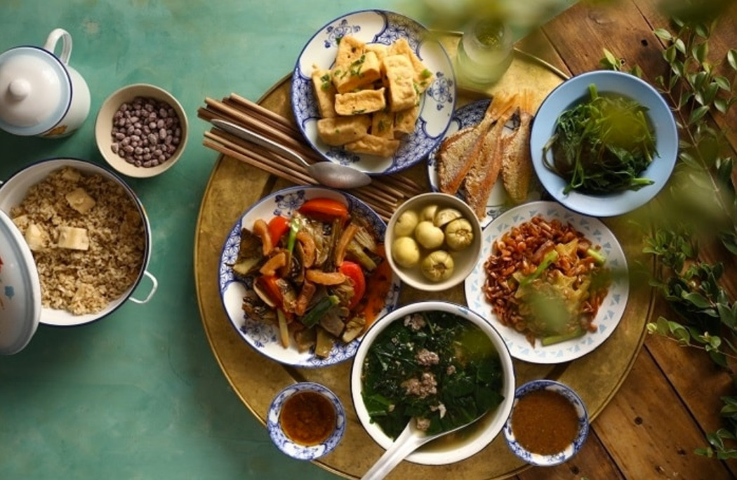 Những chum tương Bần được phơi nắng tự nhiên