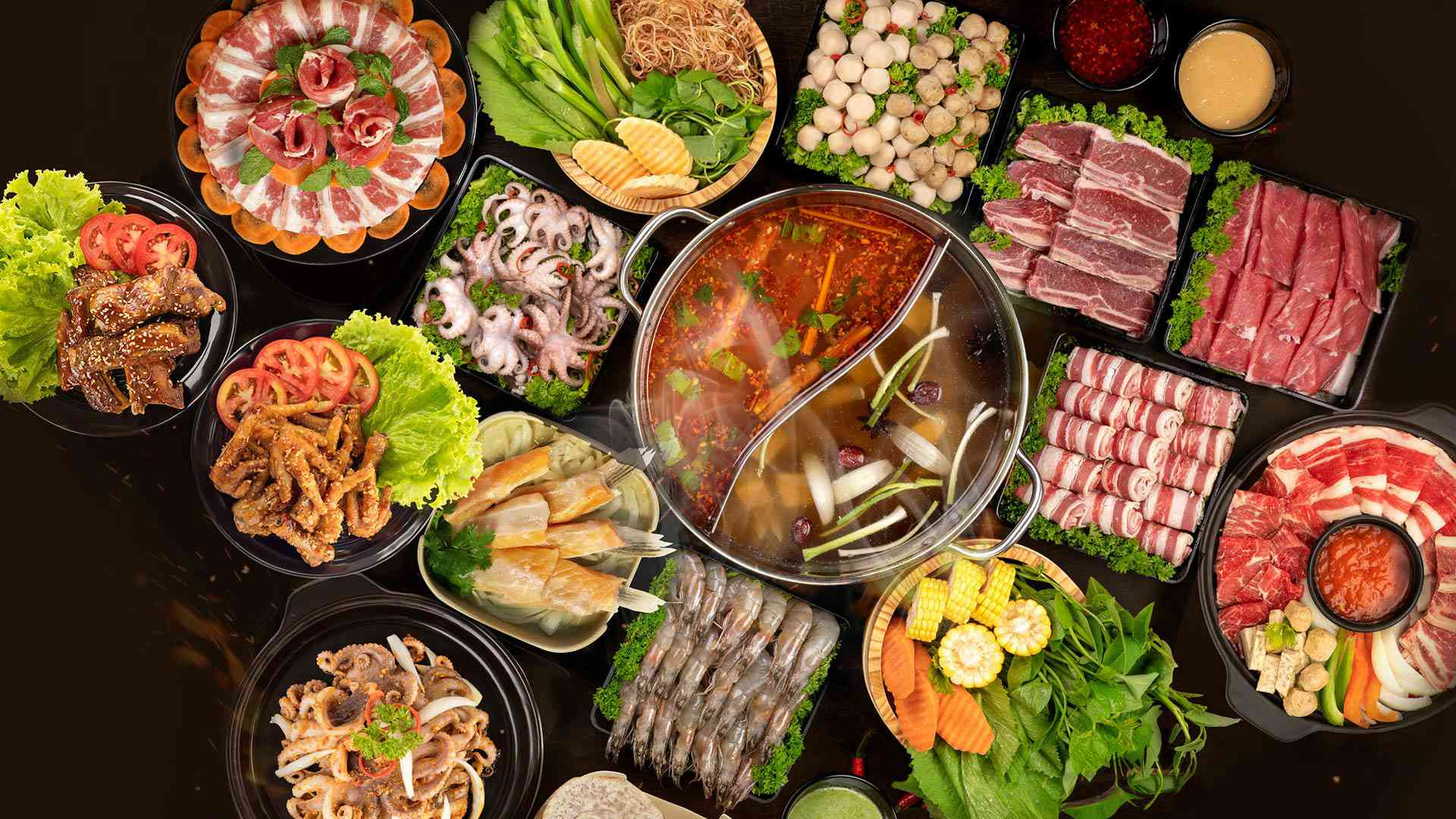 Không gian ngoài trời thoáng đãng và các món nướng hấp dẫn tại Sky BBQ Quận 7.