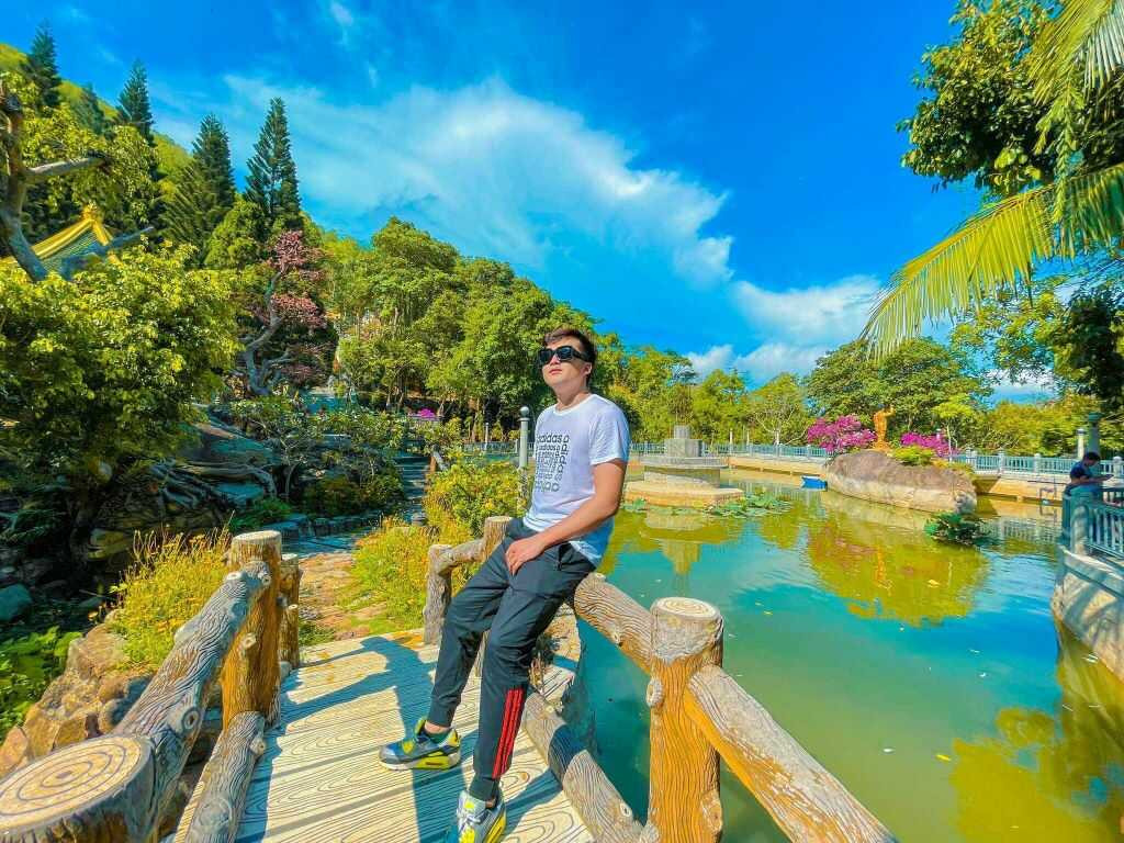 Một góc check-in siêu đẹp của Linh Sơn Bửu Thiền Tự