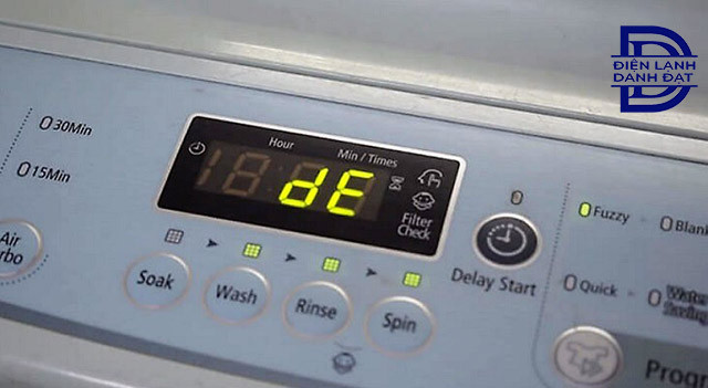 Lỗi dE máy giặt LG cửa ngang hiển thị khi cửa chưa đóng hoặc bị kẹt