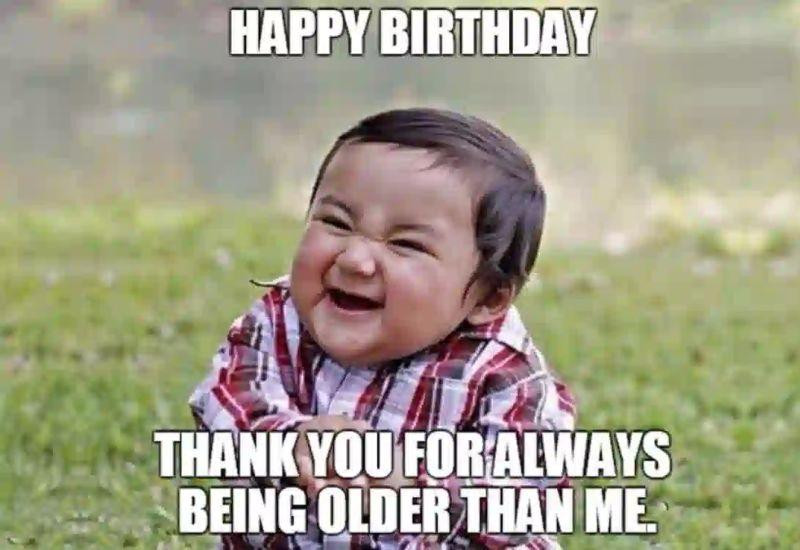 Meme chúc mừng sinh nhật cute với chó và bánh kem