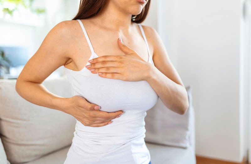 Cảm giác ngực căng tức nhẹ trước kỳ kinh nguyệt là dấu hiệu rụng trứng cần chú ý
