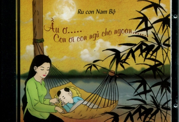 Hình ảnh mẹ ru con ngủ trong không gian làng quê Việt Nam
