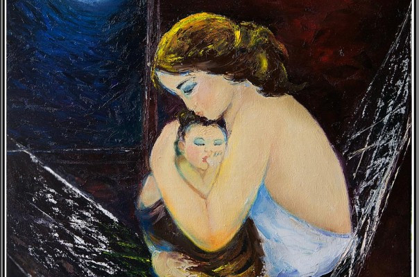 Em bé ngủ ngon giấc sau khi nghe lời bài hát ru của mẹ