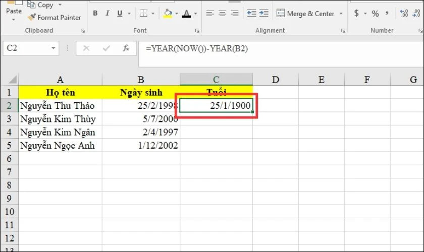 Kết quả ban đầu khi tính tuổi bằng hàm YEAR và lỗi định dạng ngày tháng