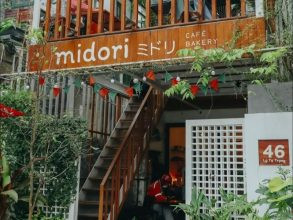 Midori Sweet đáng yêu với nhiều món bánh ngon và trang trí Nhật Bản