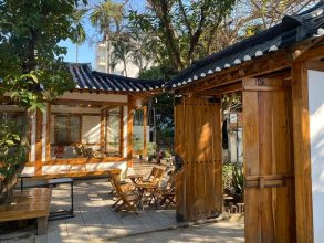 Hanok là một quán cafe đẹp ở Huế kiểu Hàn Quốc với kiến trúc truyền thống