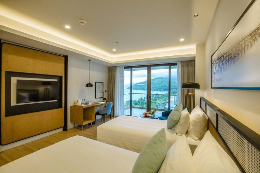 FLC City Hotel Beach Quy Nhon với tầm nhìn trực diện biển, một lựa chọn lưu trú sang trọng.
