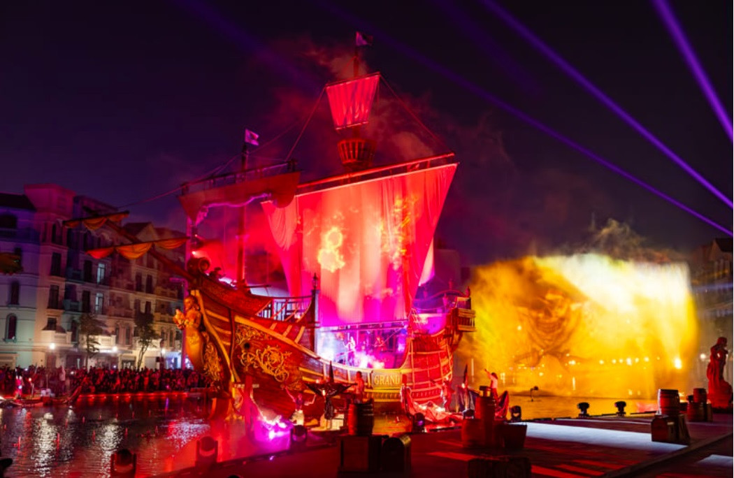 Show diễn The Grand Voyage tại Grand World Hưng Yên