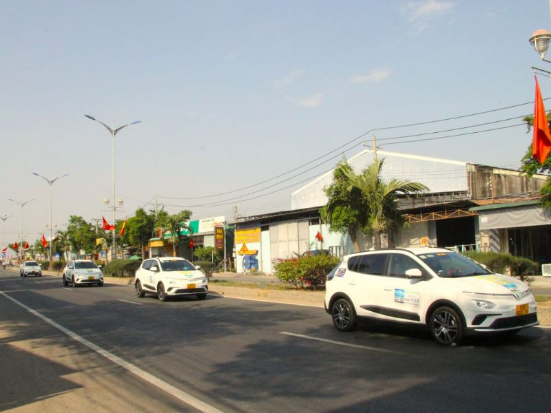 Taxi Biển Xanh Ninh Thuận sử dụng xe điện VinFast VF e34 thân thiện môi trường