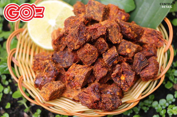 Thịt bò khô viên cay nồng, dai ngon, món nhâm nhi hấp dẫn.