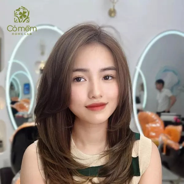 tóc layer nữ mặt dài uốn chữ C trẻ trung