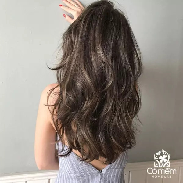 tóc bob layer mái thưa cho nữ mặt dài năng động