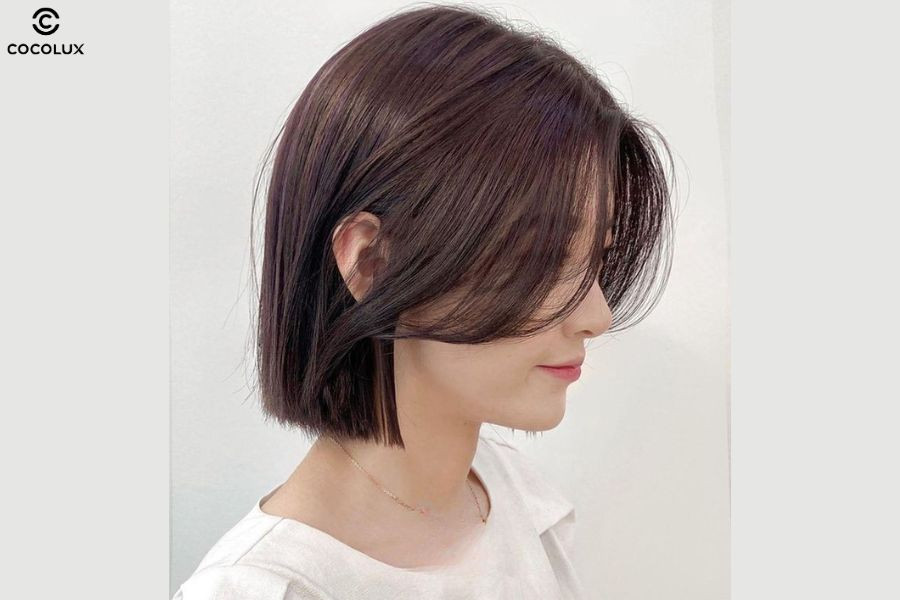 Tóc mái bay giúp che khuyết điểm trán cao và làm khuôn mặt thanh thoát hơn