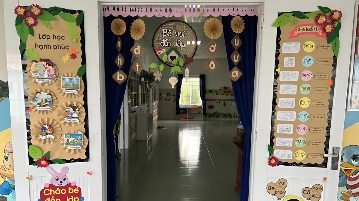 Cách trang trí cửa lớp mầm non bằng hình cắt dán chủ đề mùa xuân