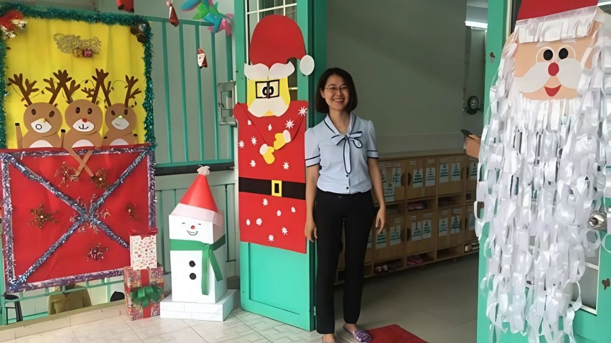 Trang trí cửa lớp ông già Noel bằng giấy đơn giản