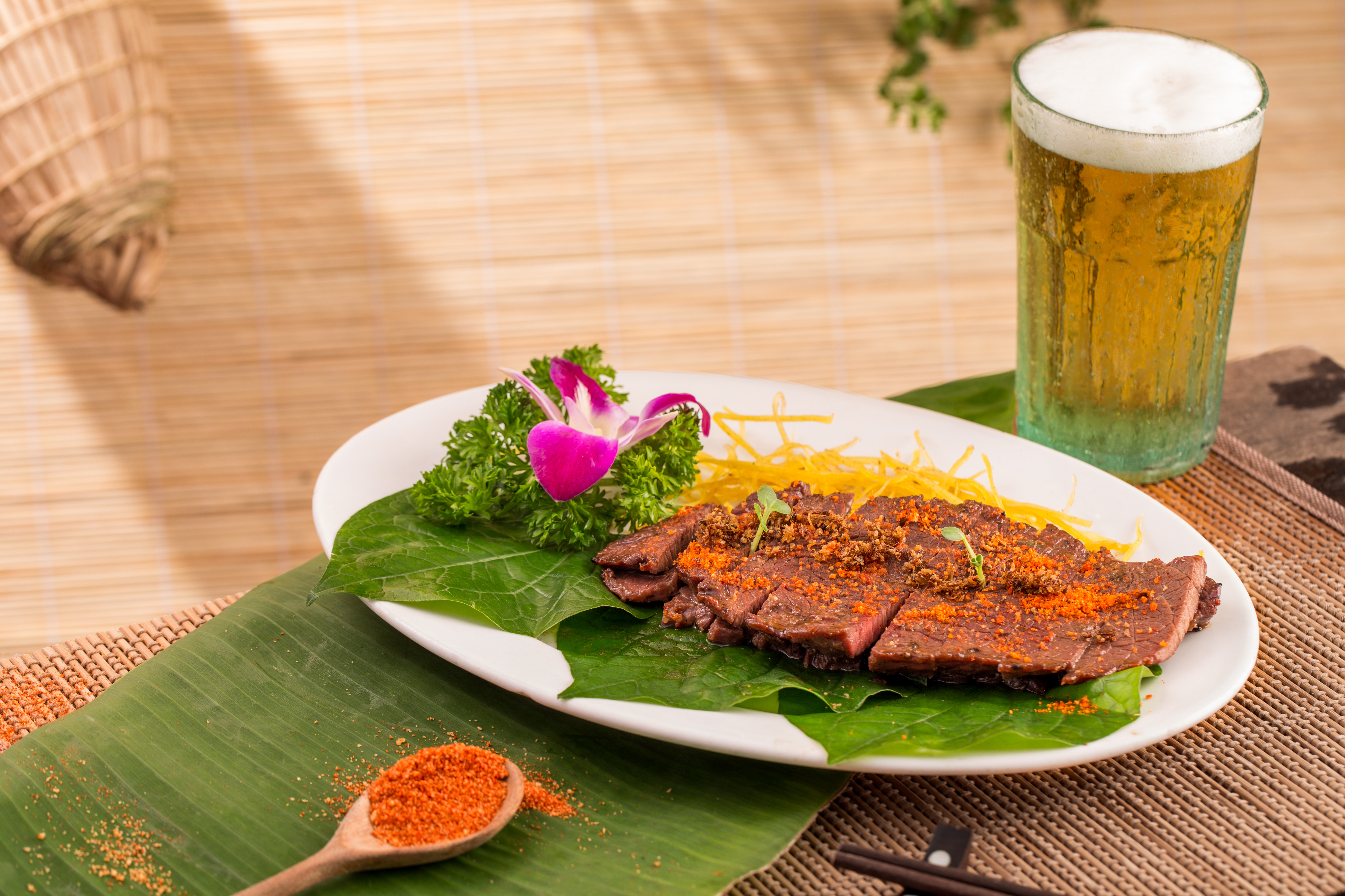 Trâu nướng tảng thơm lừng trên than hoa, đậm vị