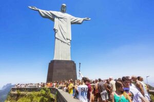 Tượng Chúa Cứu thế ở Rio de Janeiro, Brazil, biểu tượng hòa bình trên đỉnh núi Corcovado