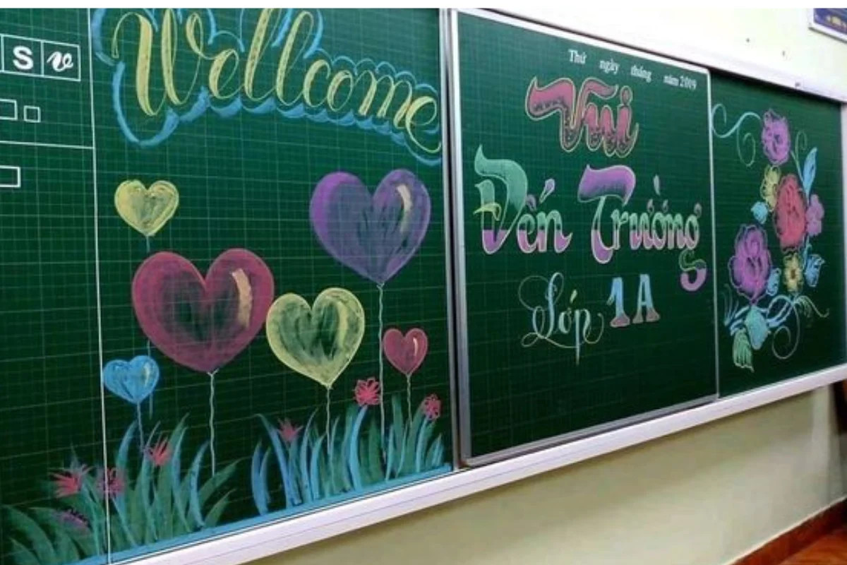 Mẫu trang trí bảng lớp học bằng phấn với hình bong bóng nhiều màu sắc, đơn giản mà đẹp mắt.