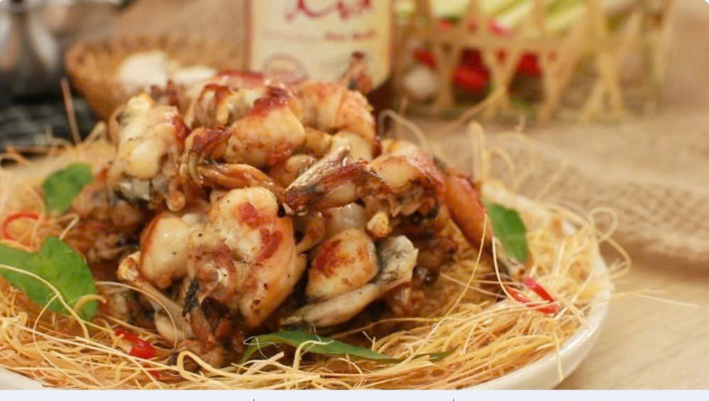 Món ếch chiên giòn vàng ươm, thơm lừng sả ớt