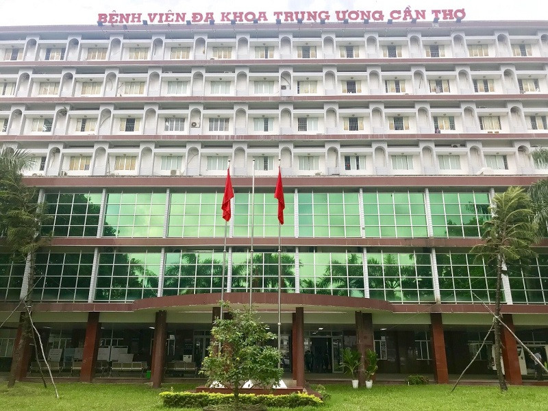 Kiến trúc hiện đại của Bệnh viện Đa khoa Trung ương Cần Thơ với quy mô lớn, khẳng định vị thế y tế trọng điểm vùng Đồng bằng sông Cửu Long
