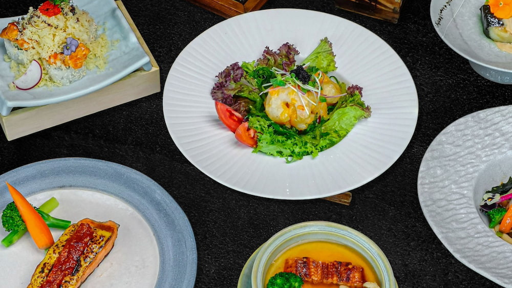 Set menu cao cấp với các món sushi, sashimi tinh tế tại Sorae Restaurant &amp; Lounge, ẩm thực Nhật đẳng cấp Quận 1.