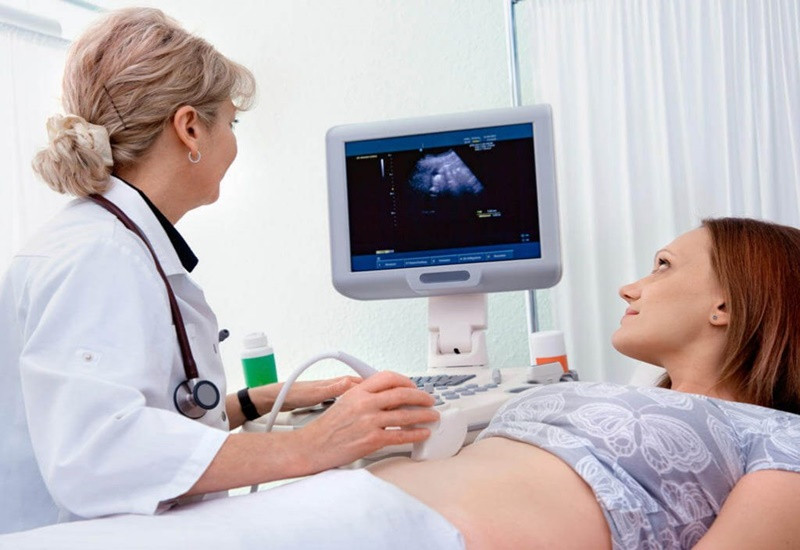Thăm khám bác sĩ chuyên khoa sớm khi có dấu hiệu mang thai