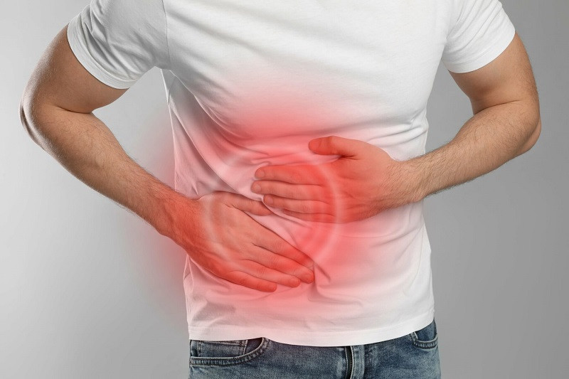 Viêm ruột thừa cấp tính gây đau bụng và bụng căng