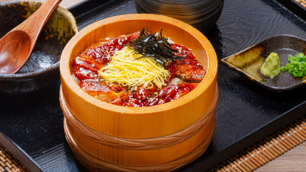 Hơn 300 món ăn phong phú, từ sushi đến đặc sản Nhật, tại Chiyoda Sushi Bến Thành, nhà hàng Nhật Quận 1.