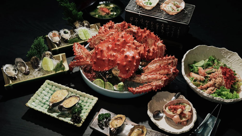 Nguyên liệu hải sản tươi ngon nhập khẩu trực tiếp từ Hokkaido tại Sushi Hokkaido Sachi Quận 1.
