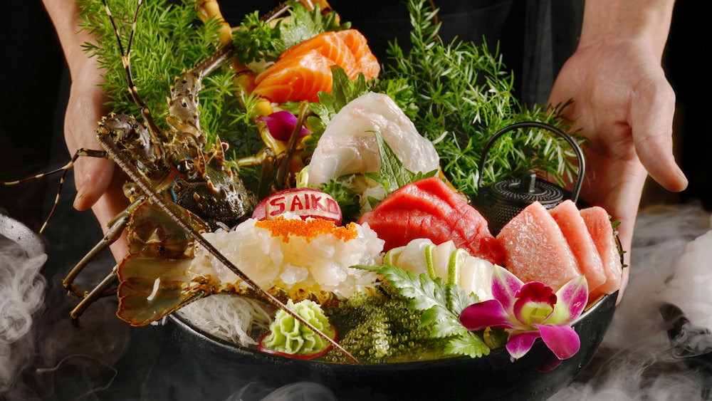 Thực đơn đa dạng với sushi và các món ăn theo mùa, chế biến từ nguyên liệu tươi ngon nhập khẩu tại Saiko Sushi Quận 1.