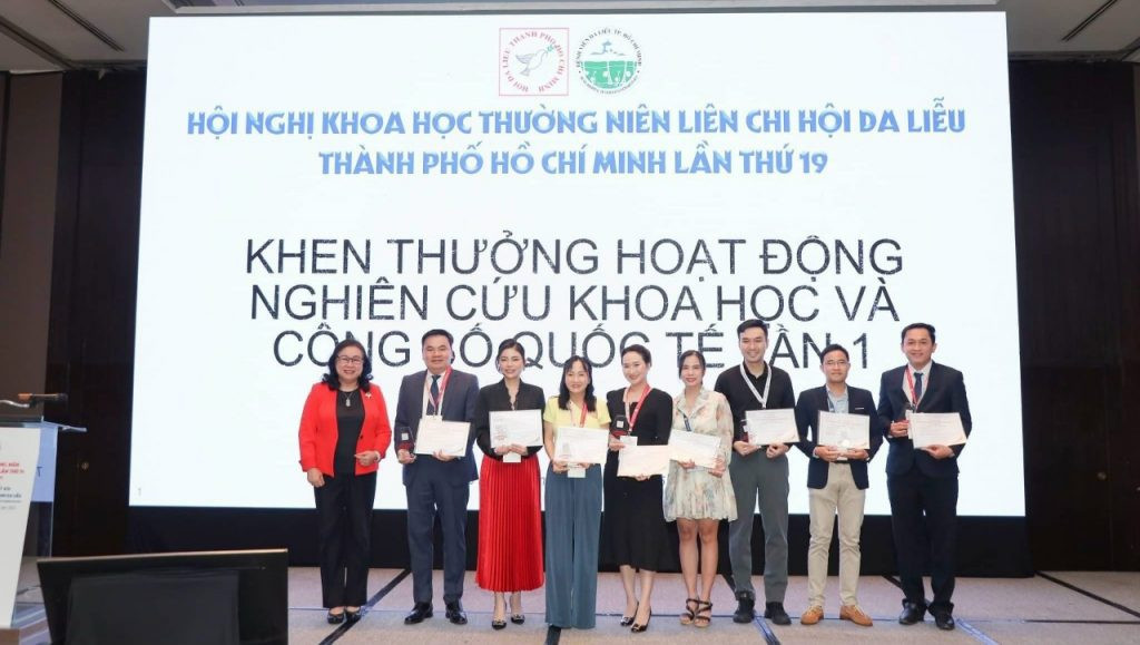 Bác sĩ da liễu Phan Ngọc Phước từng nhận nhiều giải thưởng về da liễu tại Đà Nẵng