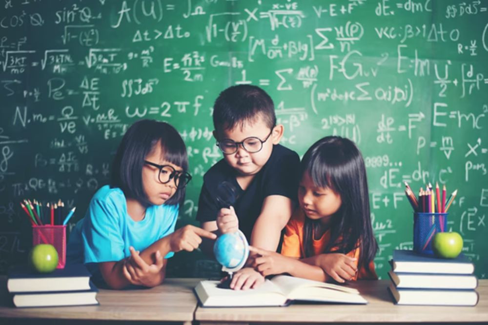 Bài tập tham khảo về cách tính bán kính đường tròn và các đại lượng liên quan, kèm lời giải chi tiết