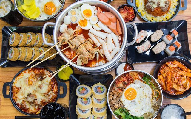 Buffet quốc tế Fresh Restaurant Crowne Plaza