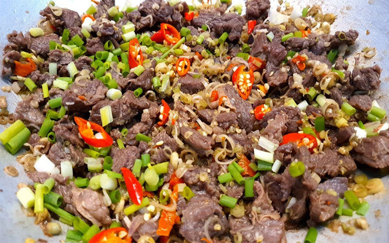 Thịt bò xào sả ớt cay nồng, thơm lừng
