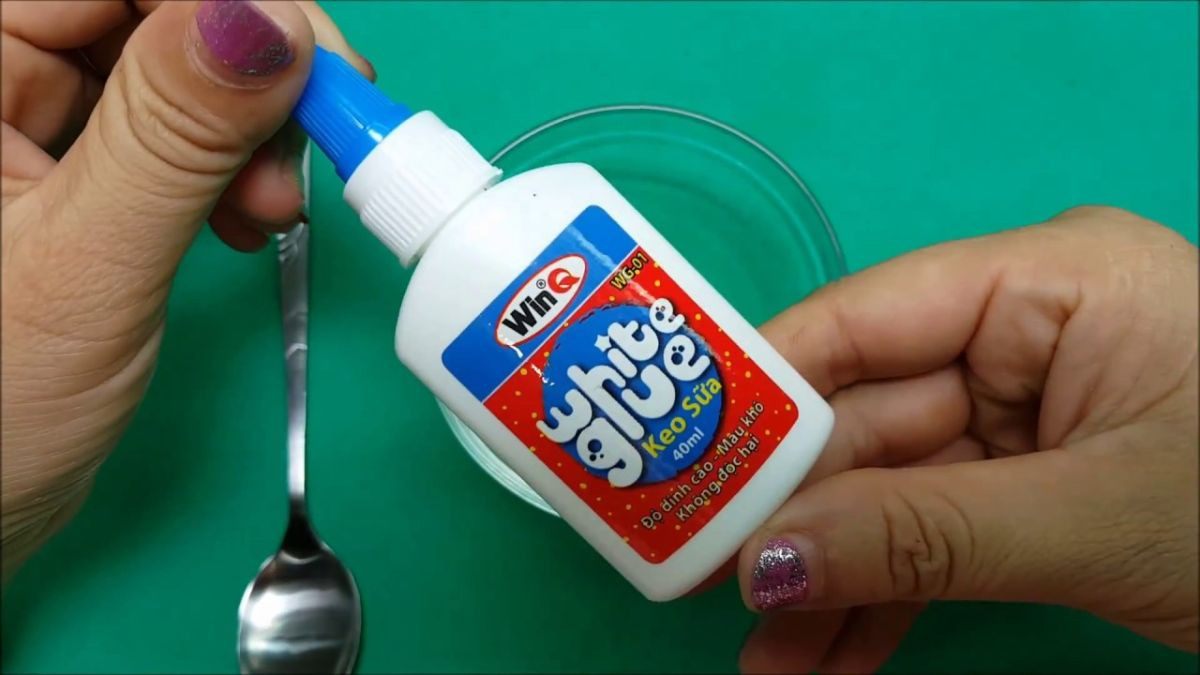 Quy trình làm slime chỉ với keo sữa và kem đánh răng