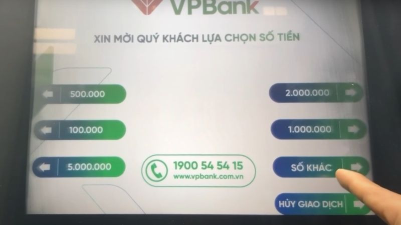 Màn hình máy ATM Agribank hiển thị các mệnh giá rút tiền và tùy chọn nhập số khác