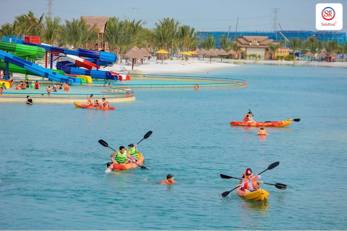 Du khách chèo thuyền kayak tại Vịnh Biển Bốn Mùa Paradise Bay Ocean Park 3
