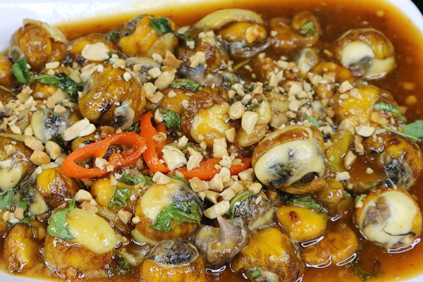 Trứng cút lộn xào me
