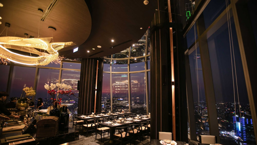 Tầm nhìn toàn cảnh thành phố từ Sorae Restaurant &amp; Lounge, nhà hàng Nhật sang trọng trên tầng 51 Bitexco Quận 1.