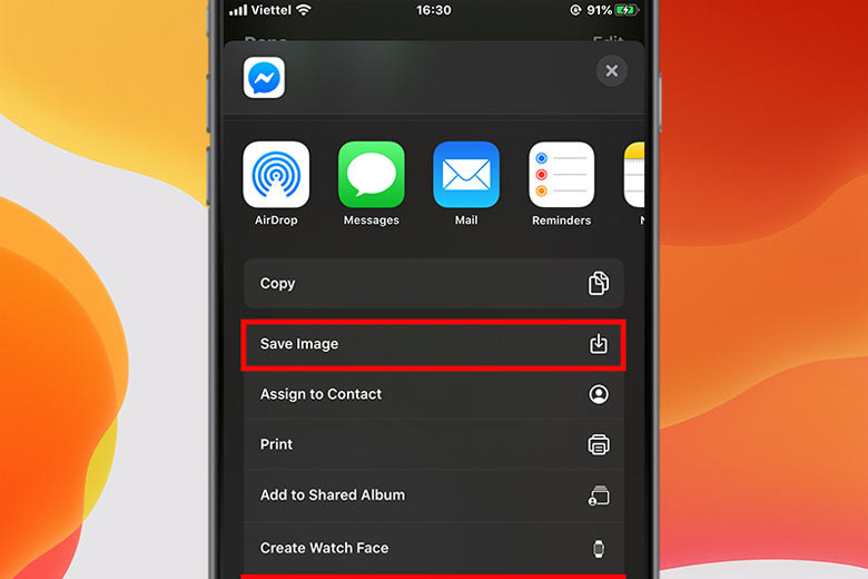 Giao diện tùy chọn chia sẻ trên iPhone, hiển thị các lựa chọn &quot;Save Image&quot; và &quot;Save to Files&quot; để lưu ảnh và video.