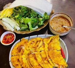 Bánh xèo chay là đặc sản nổi bật của quán chay Hạnh Nguyện Đà Nẵng