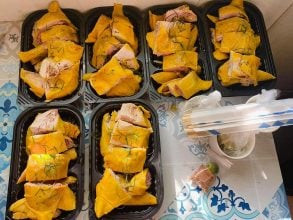 Gà ủ muối hoa tiêu thơm lừng, hấp dẫn tại Tiệm Cúc Cu Since 1988