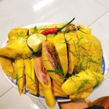 Gà ủ muối da giòn, thịt mọng chuẩn vị tại Bếp Của Mẹ