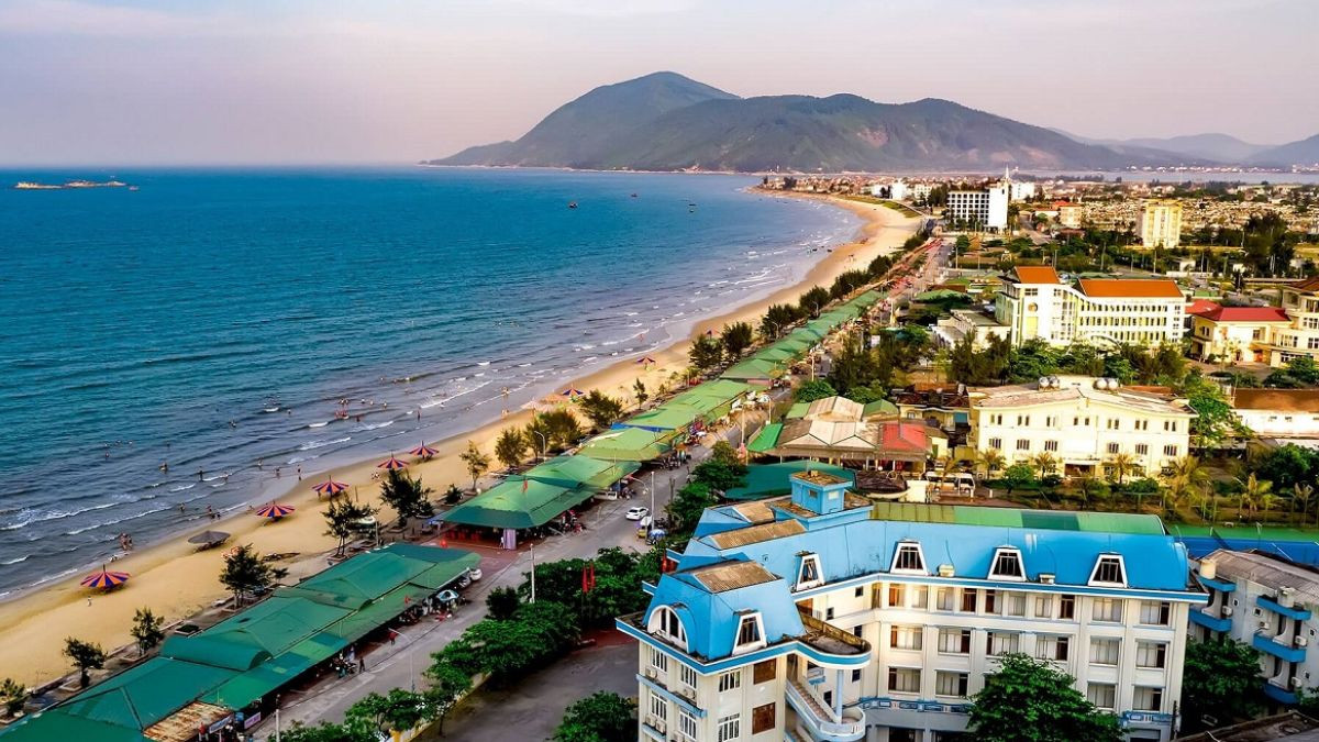 Khu nghỉ dưỡng sang trọng tại Hà Tĩnh với hồ bơi vô cực và kiến trúc hiện đại, điểm dừng chân lý tưởng cho du khách