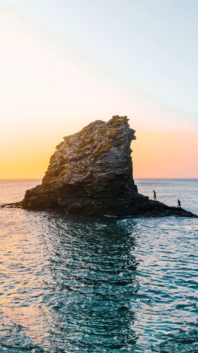 Wallpaper iPhone 15 Pro Max 4K phong cảnh hẻm núi hùng vĩ